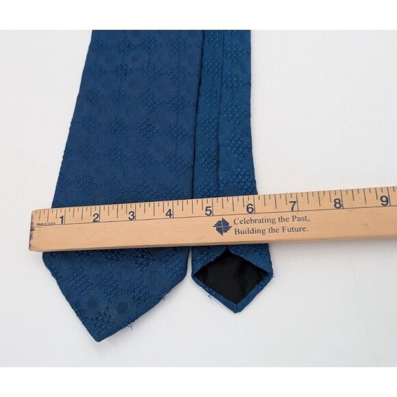Vintage 60s 70s Men's Tie Guardsman Blue Textured Polyester Necktie - Picture 9 of 12